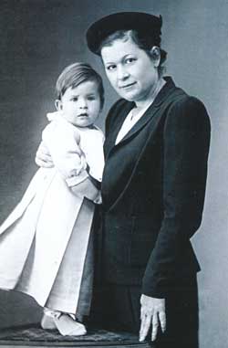 Людмила Васильевна Максакова с мамой