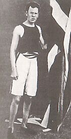1896. April 06. First Olimpic champion was James Connoly from USA. Первым олимпийским чемпионом современных Игр стал американец Джеймс Конноли (James Connoly), победитель в тройном прыжке