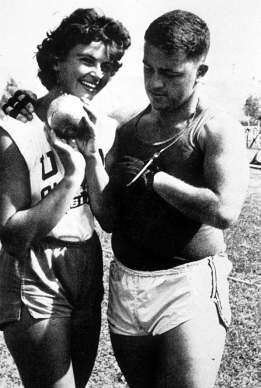 Olga Fikotova and Harold Connolly. Picture from http://www.sportline.it/sydney2000.nsf/refstorie/1956_5