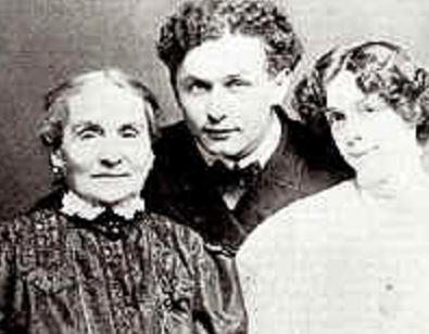 Harry Houdini -Гарри Гудини — сын раввина Меира Самуэля Вайса и его жены Цецилии - с мамой и женой Бесс