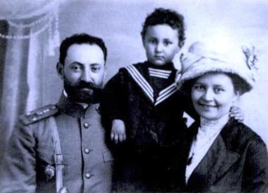 1909. Николай Владимирович Осипов с Глафирой и Владимиром