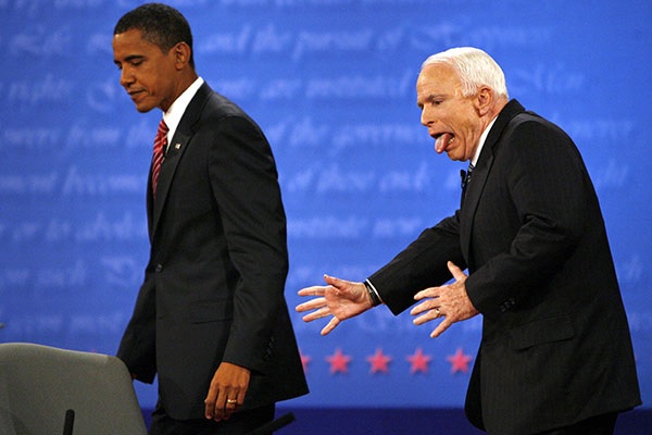 Барак Обама и Джон Маккейн на президентских дебатах, 2008 год. Фото: Jim Bourg / Reuters