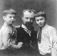 Богдан Кистяковский с сыновьями Георгием и Александром, 1910 г. фото из украинского издания книги Сьюзен Хейман 